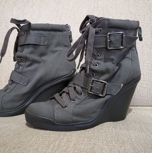 Simply Vera Wang Grey Wedge Booties